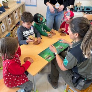 “Taller de petjades” amb els Agents Rurals